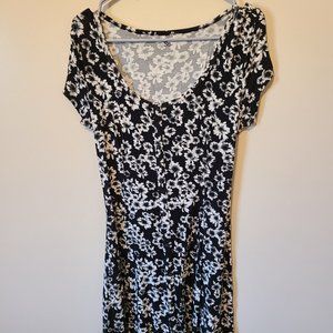 Floral sunflower dress size large.